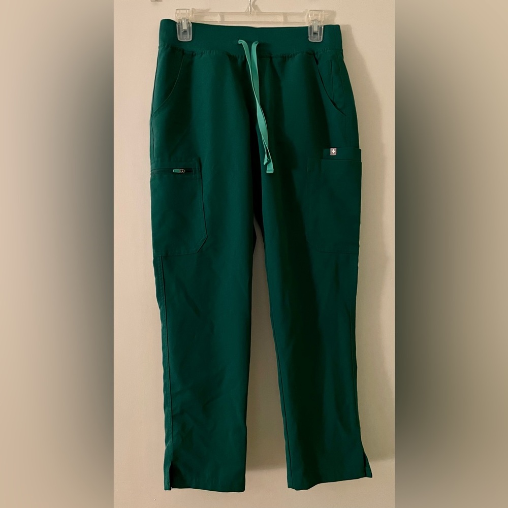 FIGS Yola Petite Skinny Scrub Pants 2.0- Hunter Green